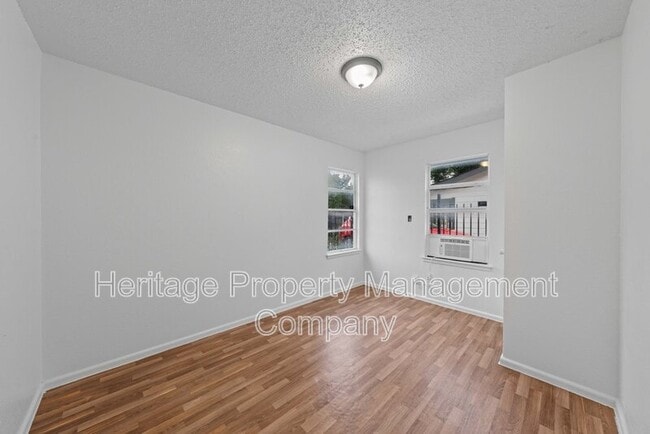 Building Photo - 511 Pecan Valley Dr