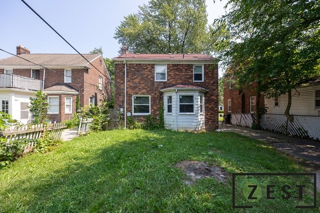 Building Photo - BEAUTIFUL 3 BD 1.5 BATH HOME! OPEN HOUSE S...