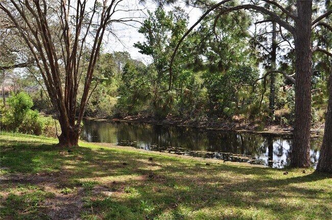 Building Photo - 127 Persimmon Dr