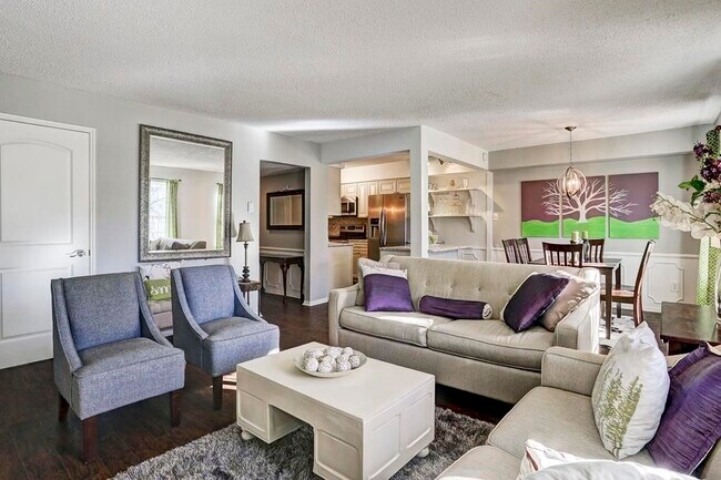 Building Photo - 351 N Post Oak Ln