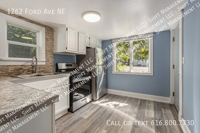 Building Photo - 1262 Ford Ave NE