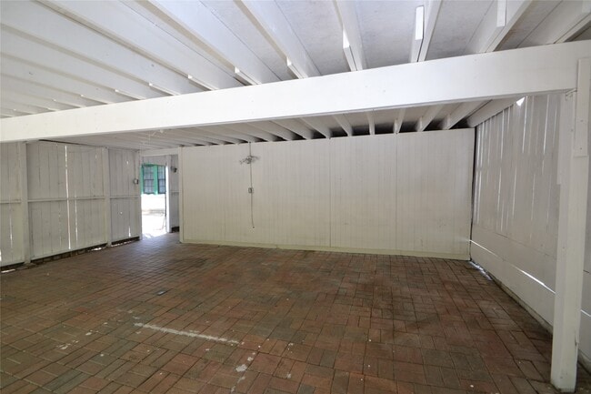 Building Photo - 2135 Bissonnet St
