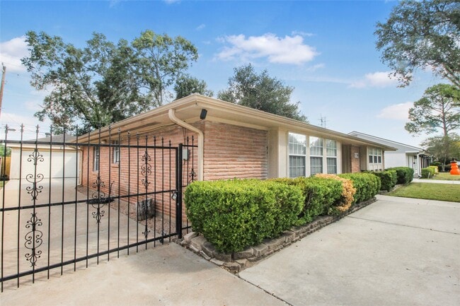 Building Photo - 5738 Willowbend Blvd