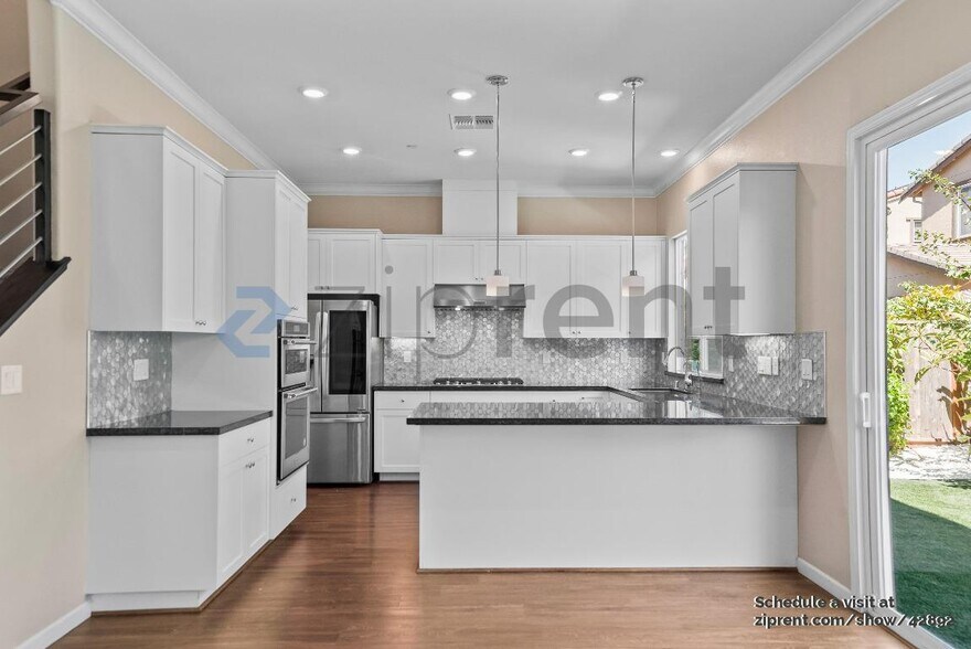 Building Photo - 39794 Tomcod St