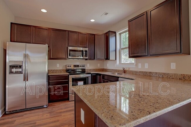 Building Photo - 104 Creekland Wy