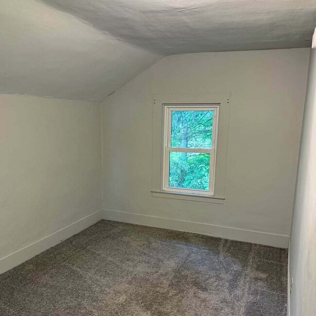 Building Photo - Updated Farmhouse for rent in private sett...