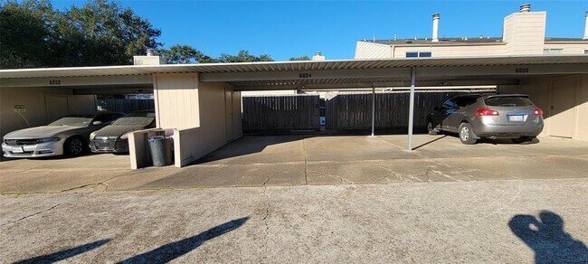 Building Photo - 6604 Montauk Dr
