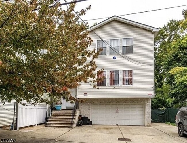 Primary Photo - 245 Hawthorne Ave
