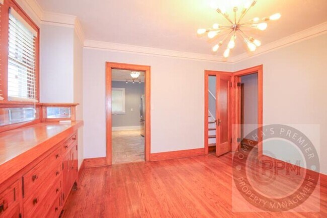 Building Photo - 3 Bedroom 2 Bathroom Family Home