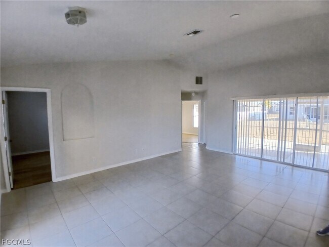 Building Photo - 1012 SW 35th Terrace