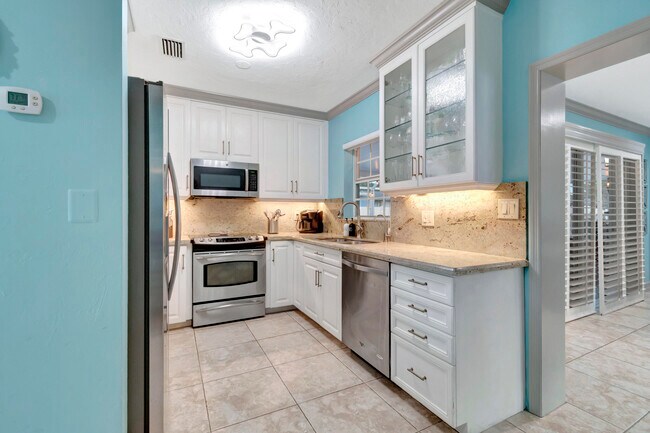 Building Photo - 310 Gulfstream Dr