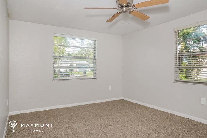 Building Photo - 1328 Karen Dr