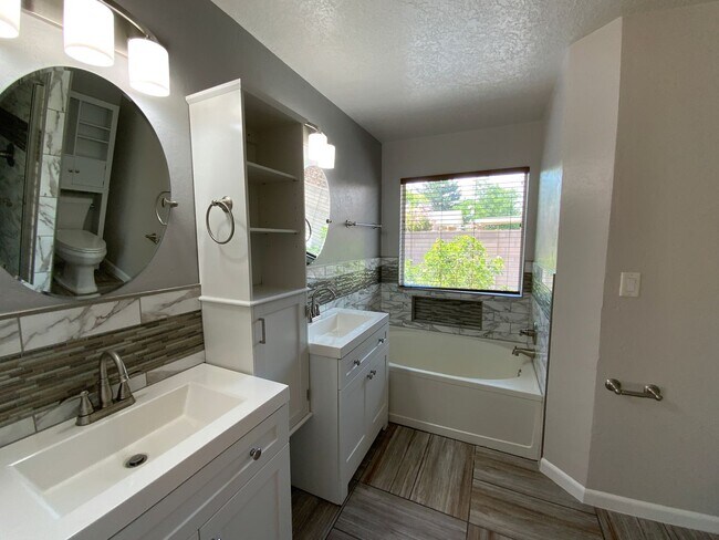 Building Photo - 3 Bedroom Single Story home Near Paseo Del...