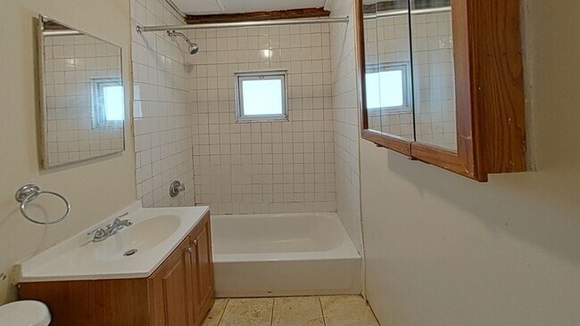 Building Photo - 17 Marcella St