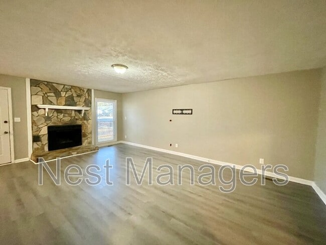 Building Photo - 6928 Bostick Dr