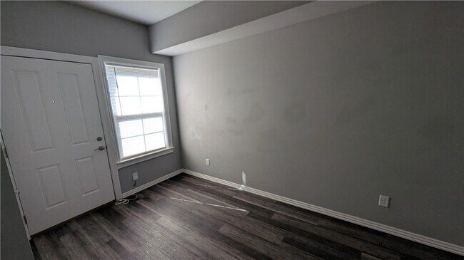 Building Photo - 128 S Pleasant St
