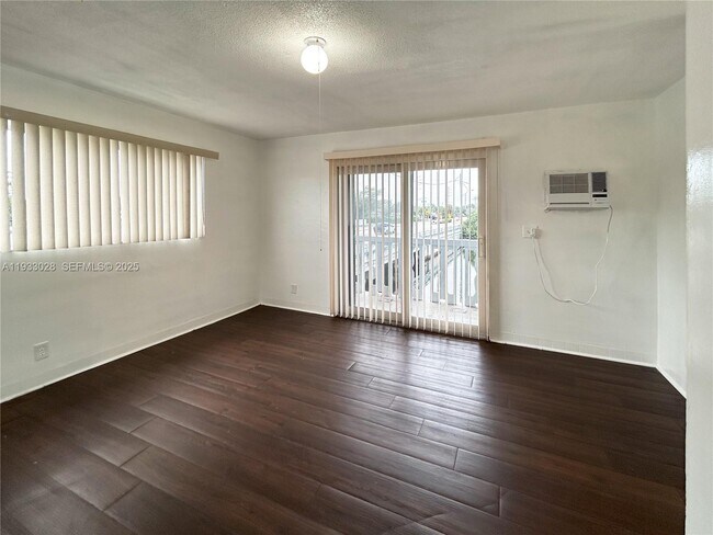 Building Photo - 3049 NW 9th Ave