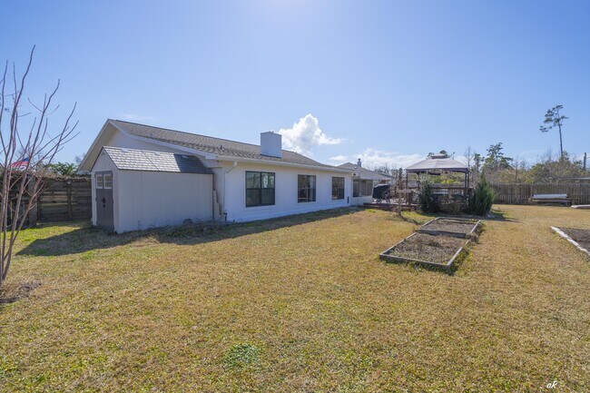 Building Photo - 707 Plantation Cir