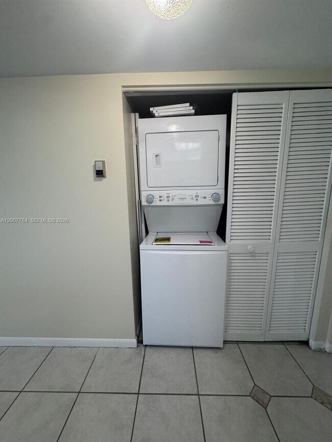 Building Photo - 4273 NW 89th Ave