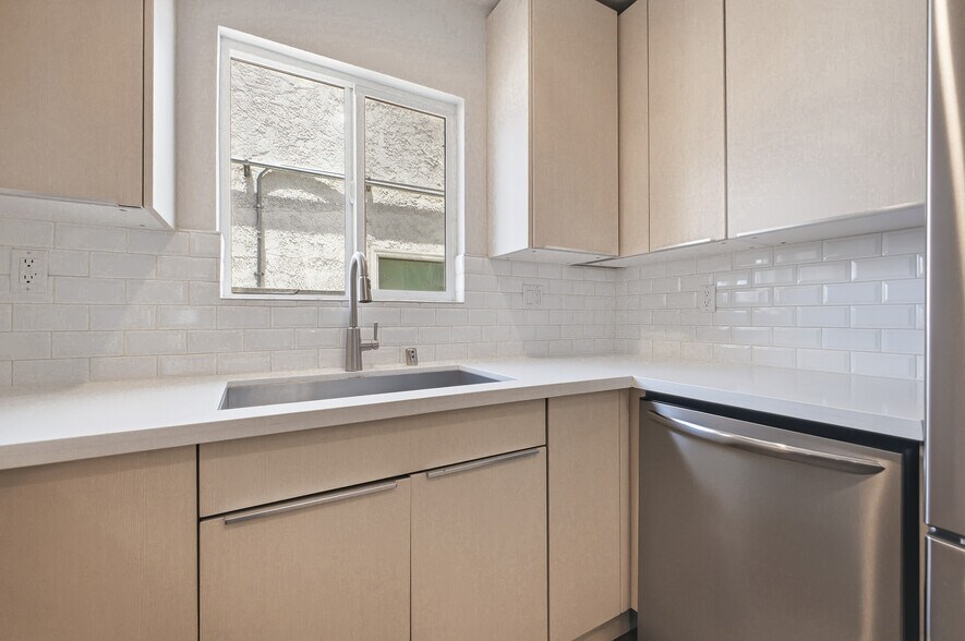 Building Photo - 3408 Bellevue Ave