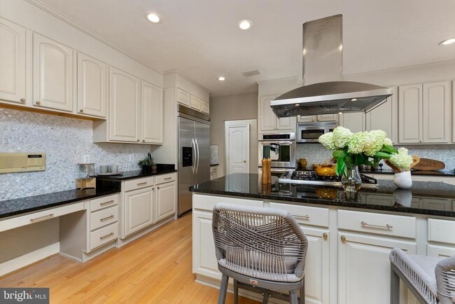 Building Photo - 1445 Mayhurst Blvd