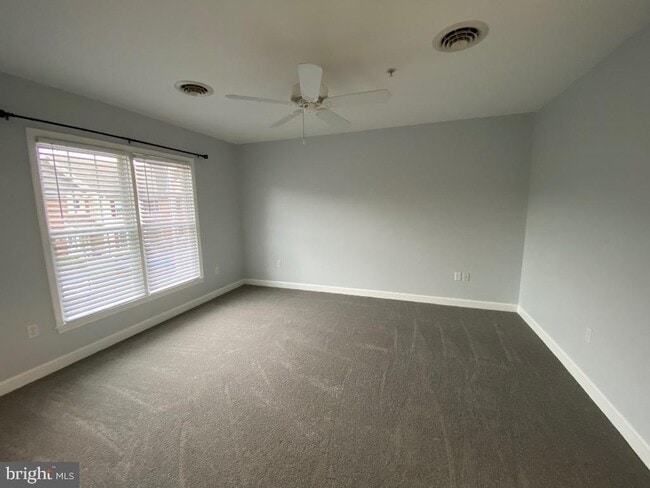 Building Photo - 28447 Pinehurst Cir