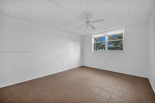 Building Photo - 1075 NE Miami Gardens Dr