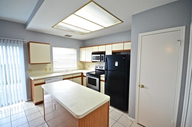 Building Photo - 2910 Grants Lake Blvd