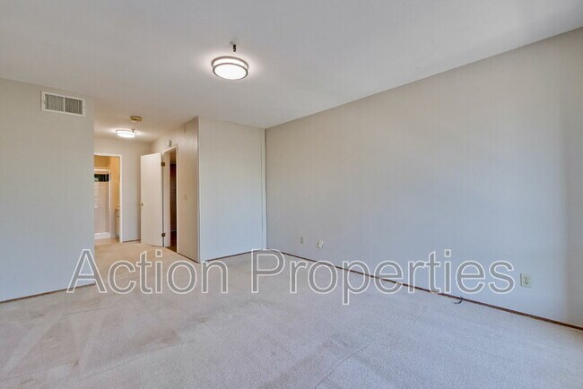 Building Photo - 49 Showers Dr