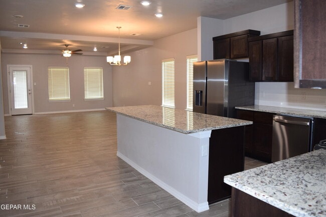 Building Photo - 355 Sol Ct