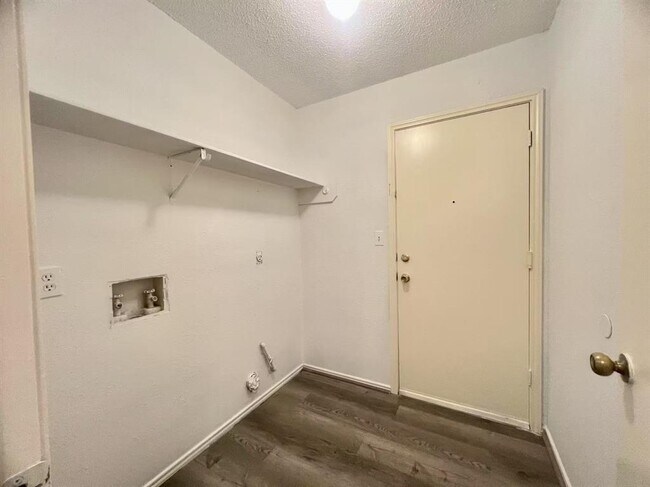 Building Photo - 14303 Kincheloe St