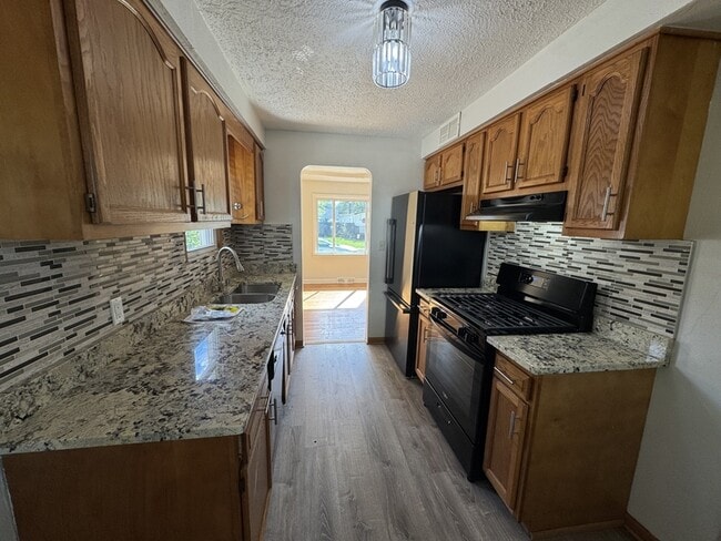 Building Photo - 13506 Bennington Ave