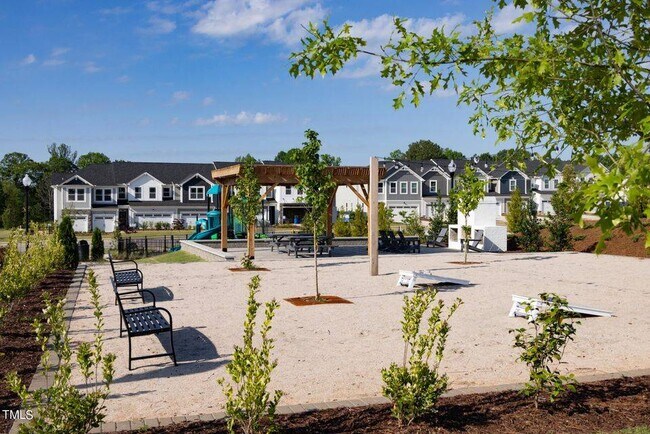 Building Photo - 143 Siebold St