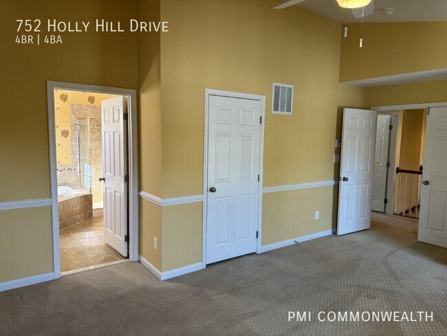 Building Photo - 752 Holly Hill Dr