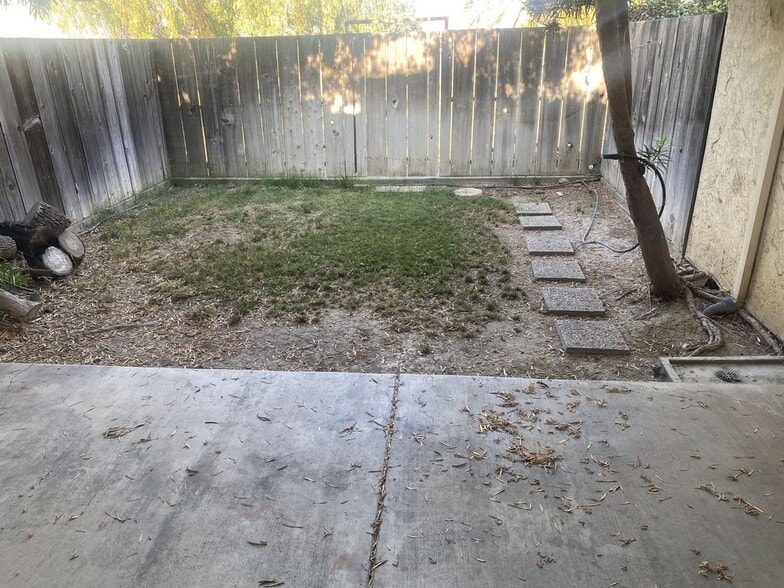 Building Photo - 1529 Racquet Club Dr