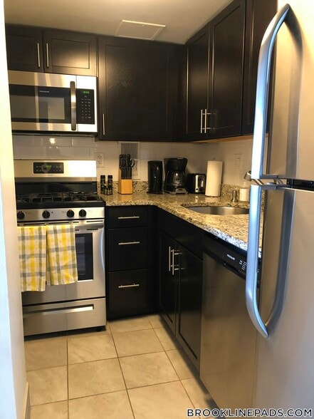 Building Photo - 185 Freeman St