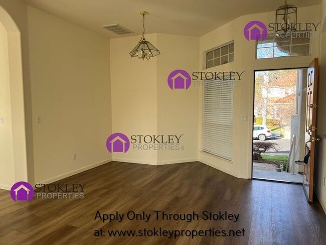 Building Photo - 2133 Bluerock Cir