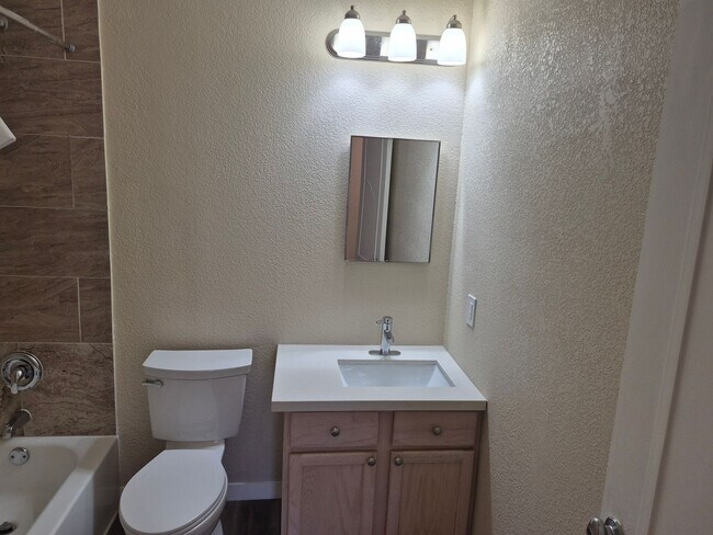 Building Photo - 4018 Sunrise Cove Dr