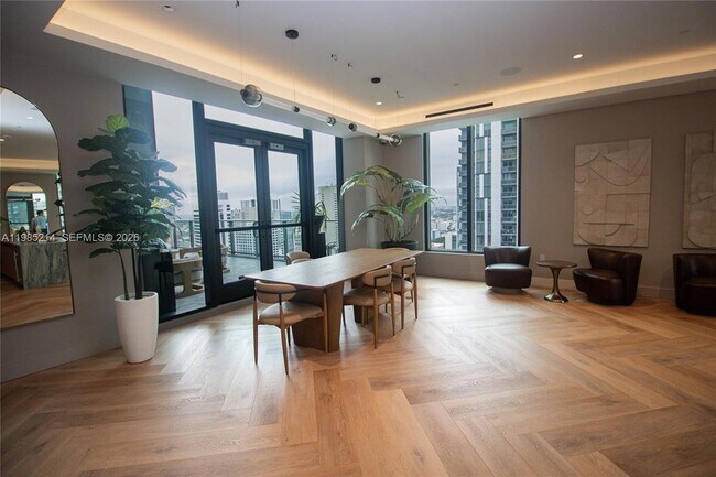 Building Photo - 121 NE 5th St