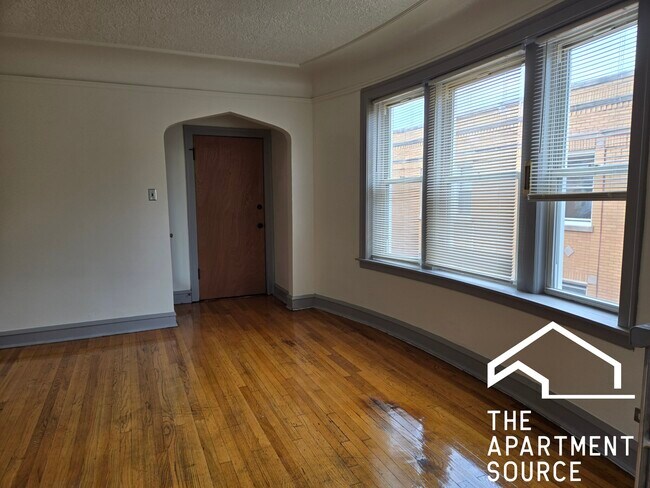 Building Photo - 834 N Massasoit Ave