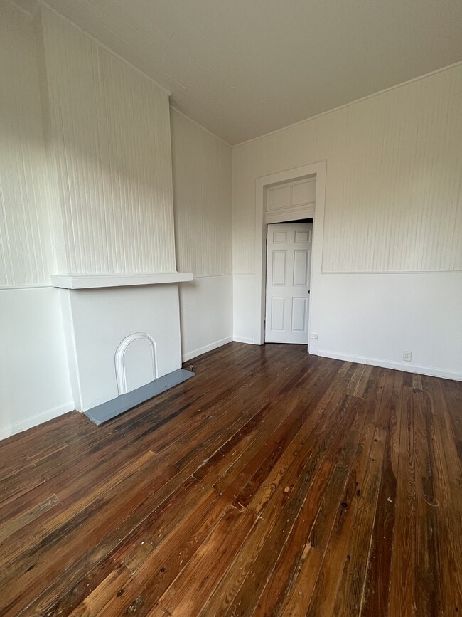 Building Photo - 3979 S Front St