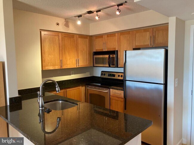 Building Photo - 7500 Woodmont Ave