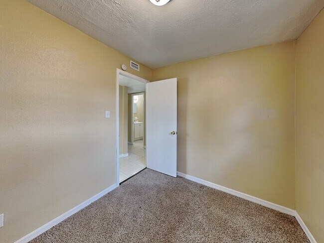 Building Photo - 8403 Libby Ln
