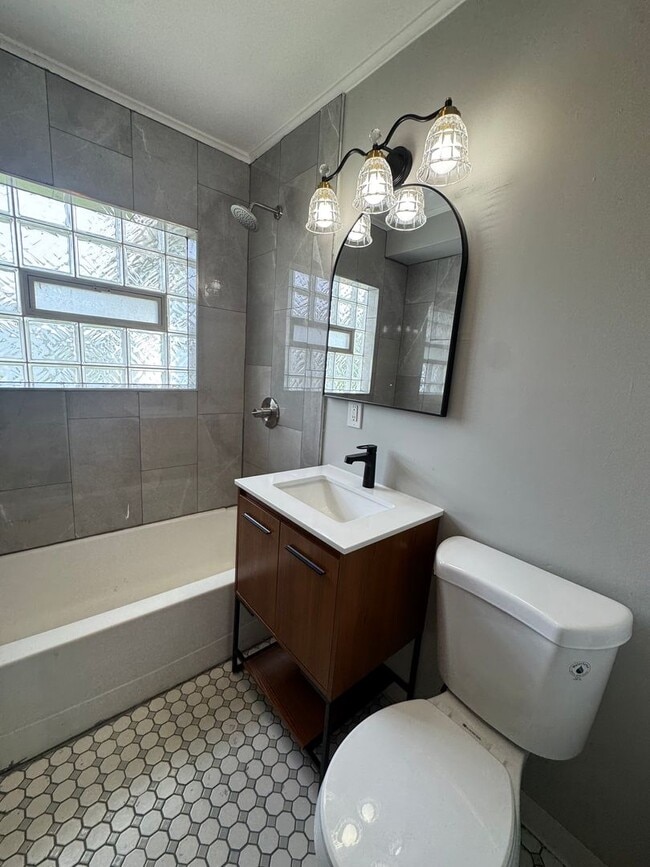 Building Photo - Two bedroom Ranch Style home in Lansing, I...