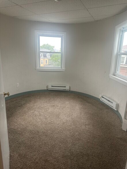 Building Photo - 5 Marion St