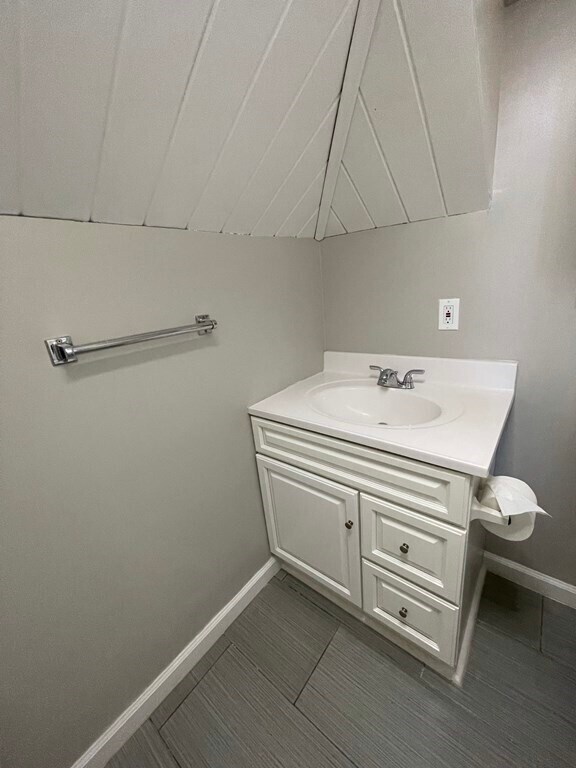 Building Photo - 831 Belleville Ave