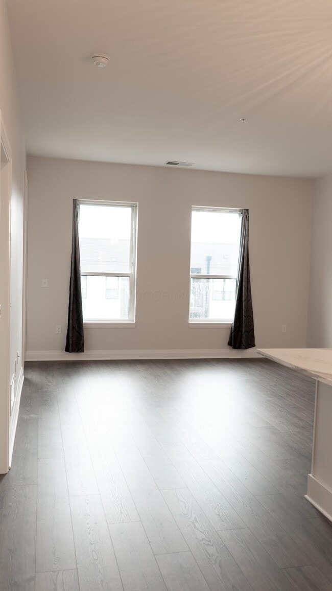 Building Photo - 6633 Dale Dr