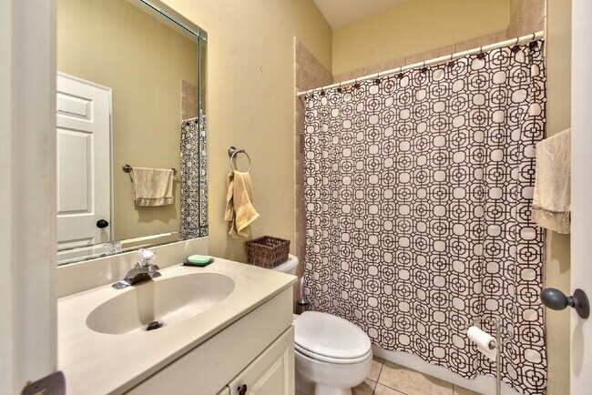 Building Photo - Queens Park - Pool home with a separate ca...