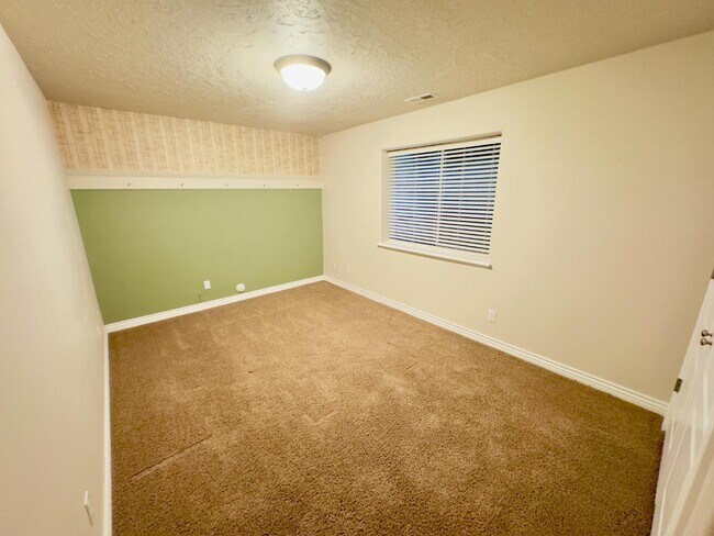 Building Photo - 207 S 50 W