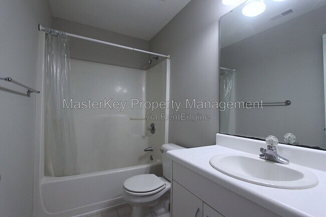 Building Photo - 1600 Nesfield Pl